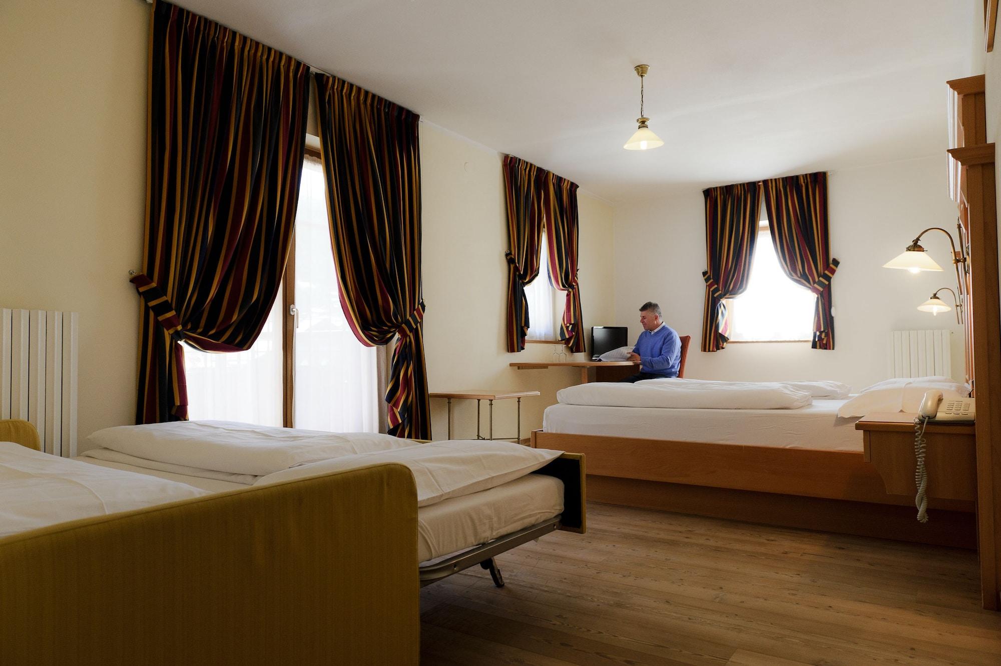 Hotel Touring Лівіньо Екстер'єр фото